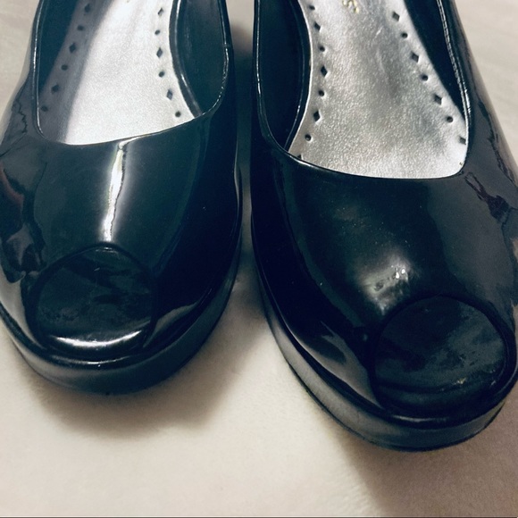 BCBG Peep Toe Wedge black Patent Leather size 7 - Picture 3 of 16